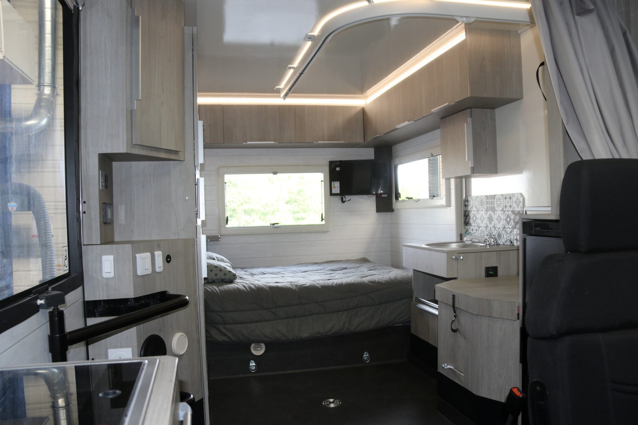 Camping-car PMR Hoddicé aménagé sur mesure pour personne à mobilité réduite HANDICAP (1)
