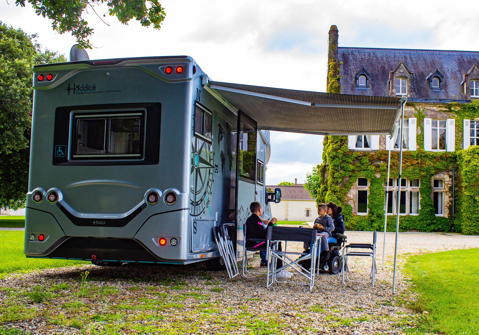 Camping-car PMR Hoddicé aménagé sur mesure pour personne à mobilité réduite HANDICAP (5)