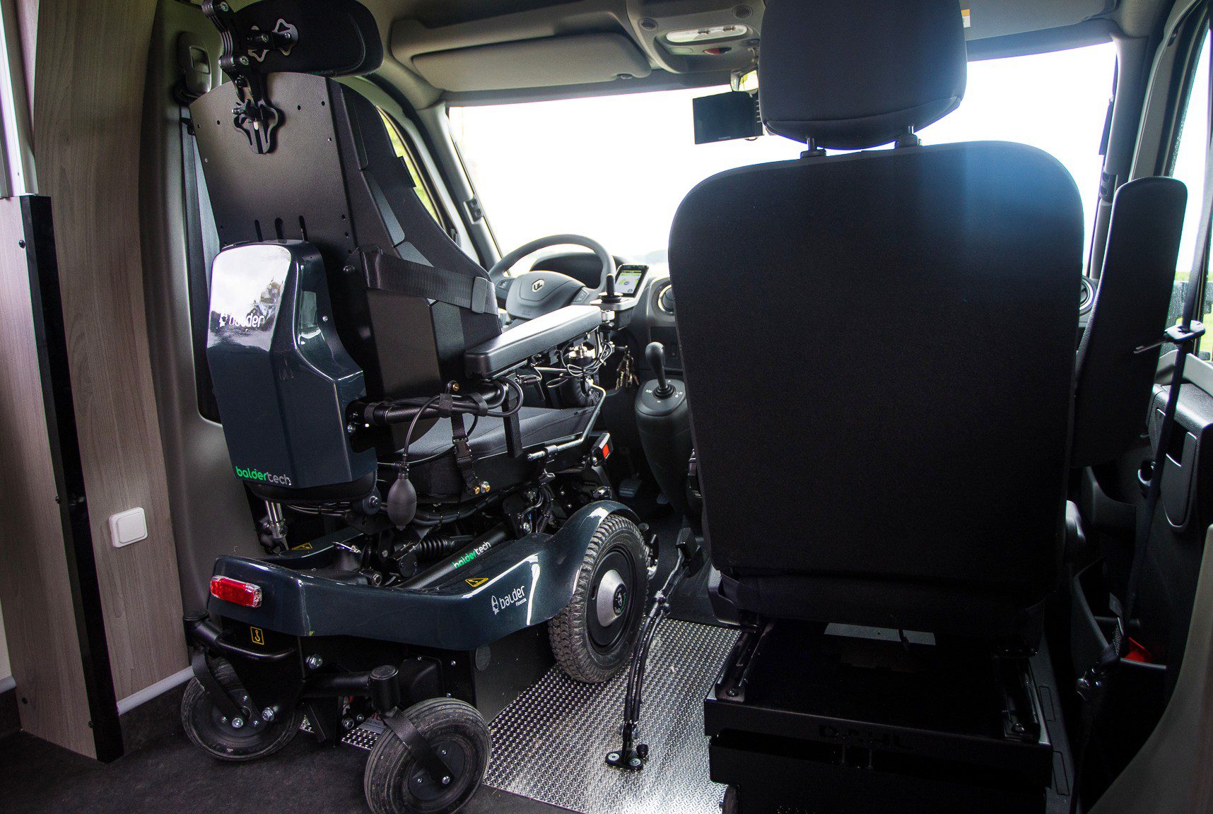 Camping-car PMR Hoddicé aménagé sur mesure pour personne à mobilité réduite HANDICAP (6)