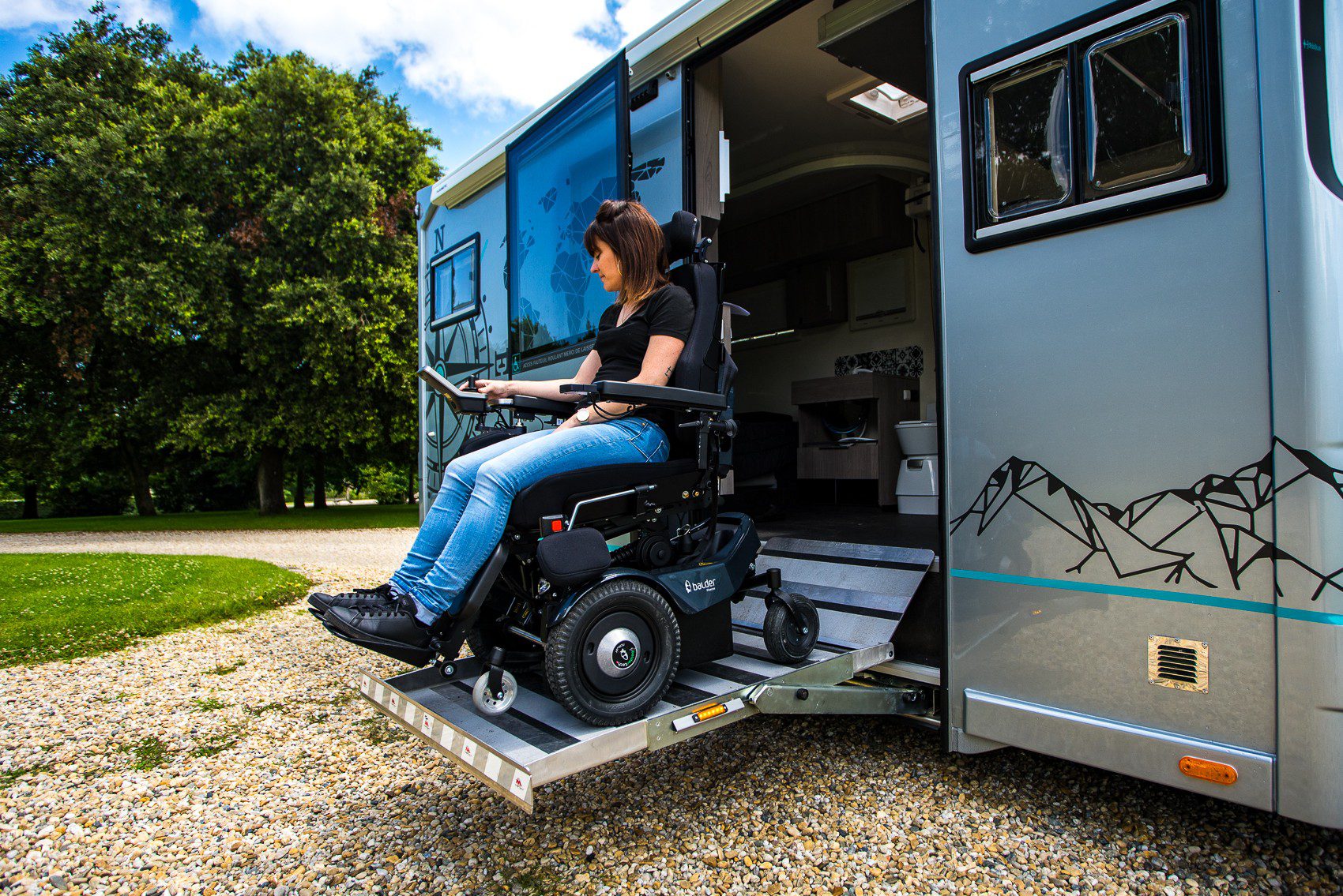 Camping-car PMR Hoddicé aménagé sur mesure pour personne à mobilité réduite HANDICAP (9)